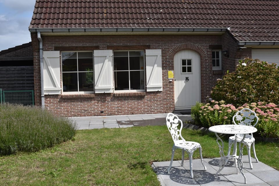 Property building, Facade/entrance, Garden