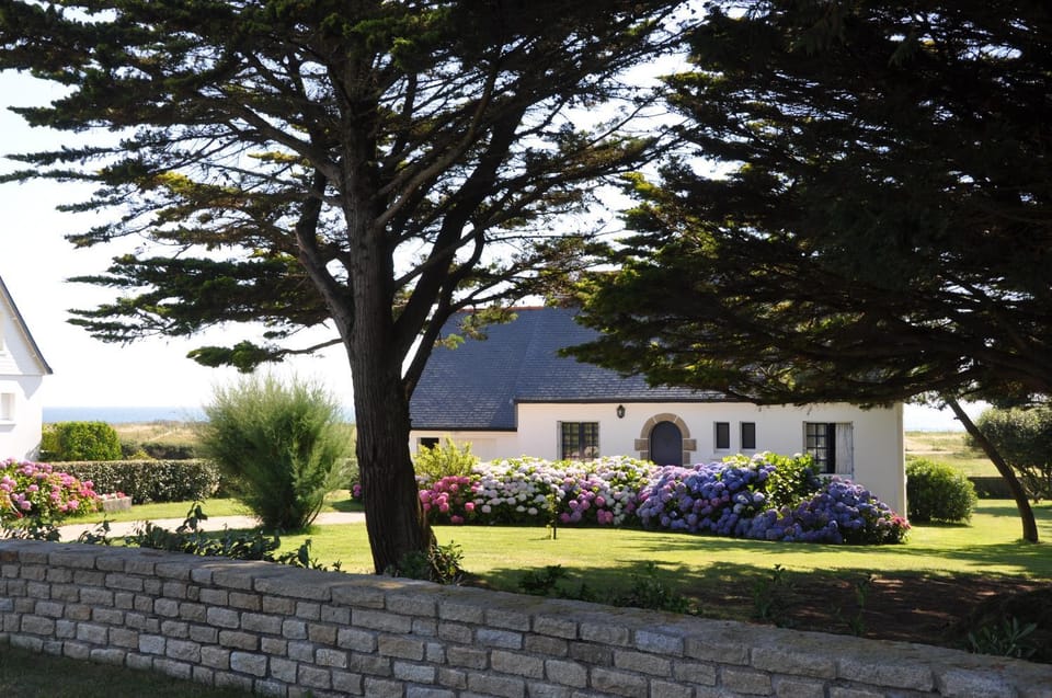 Facade/entrance, Garden, Garden view, Sea view