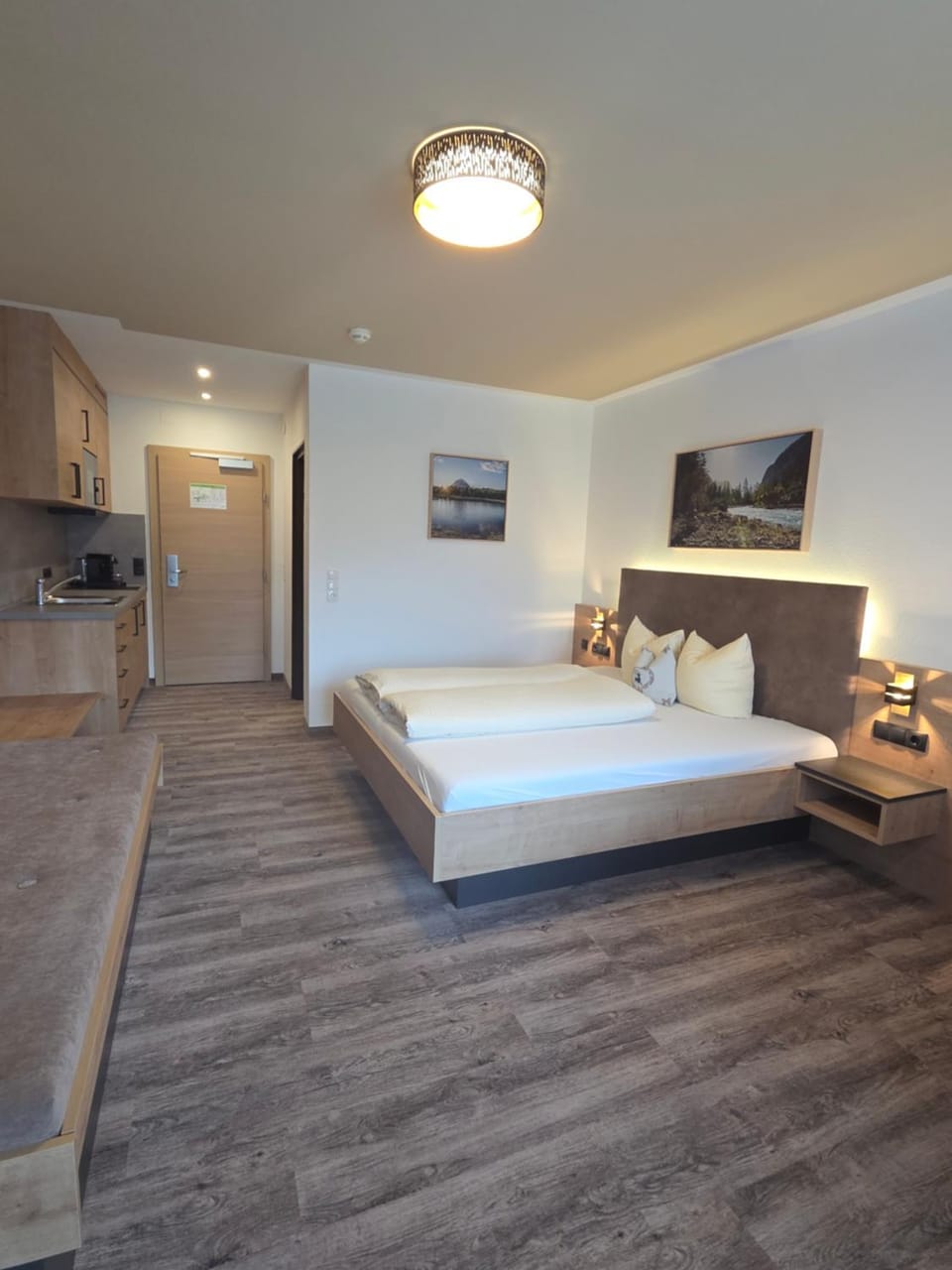 Bed, Photo of the whole room