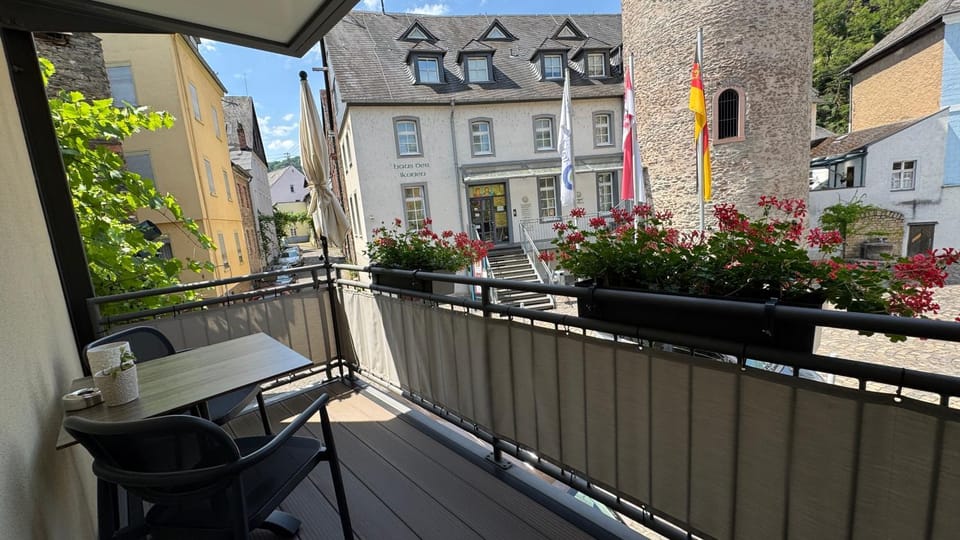 View (from property/room), Balcony/Terrace, Living room