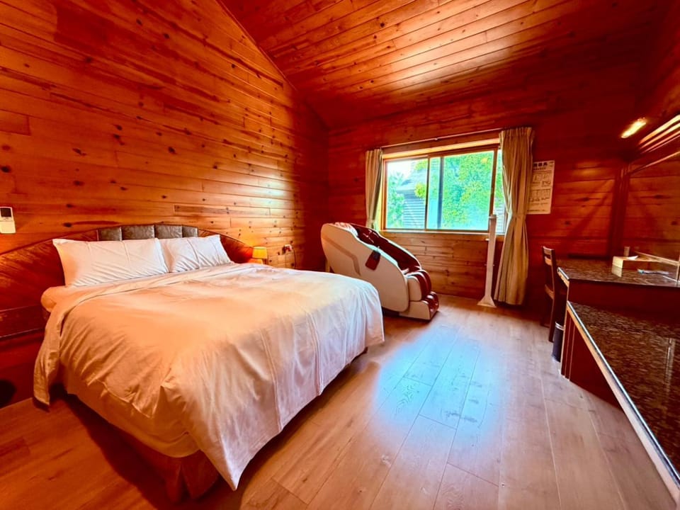 Bed, Living room, Bedroom