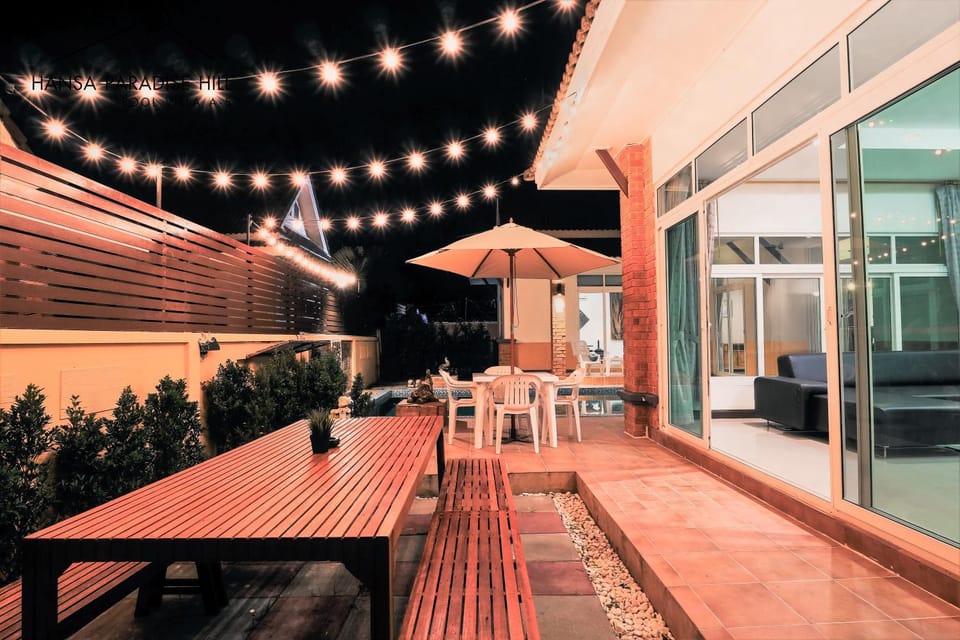 Night, BBQ facilities, Balcony/Terrace