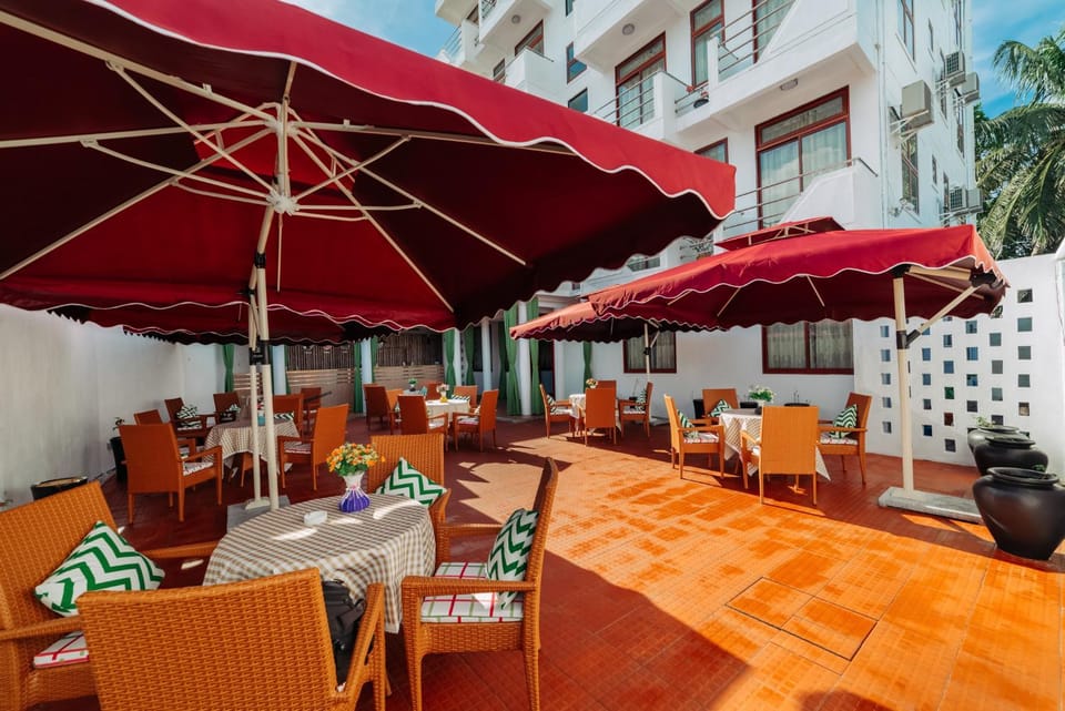 Property building, Restaurant/places to eat