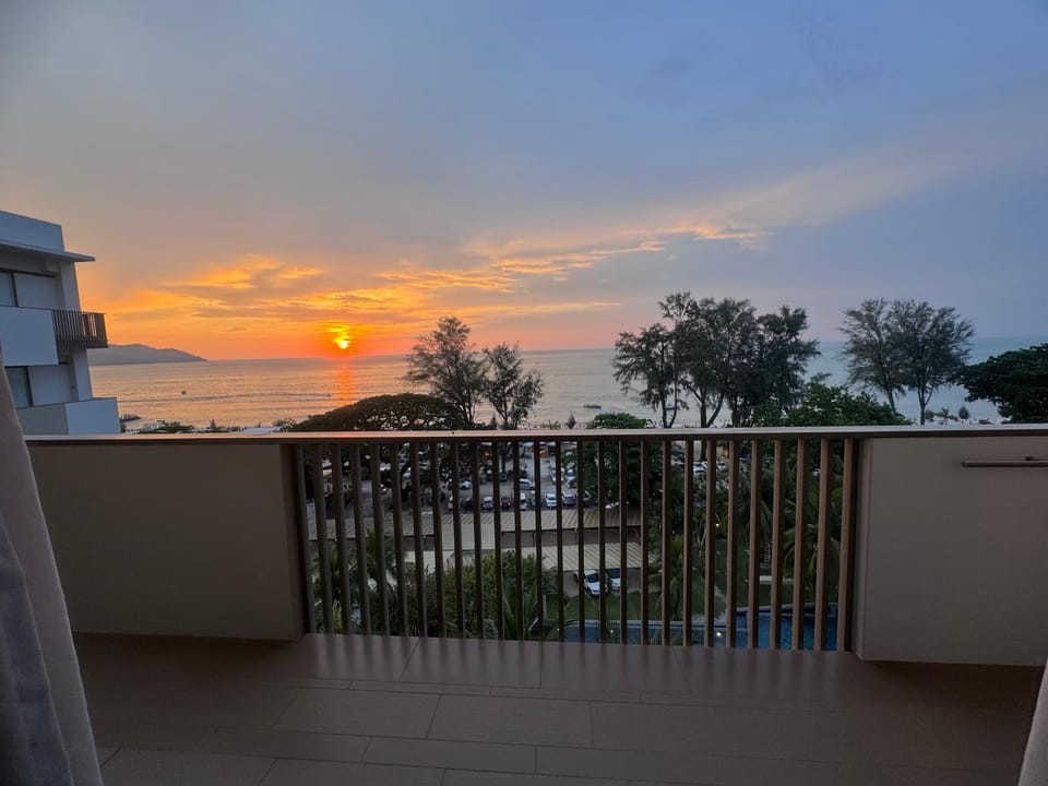 By The Sea@ Cozy Beachfront Home (Batu Ferringhi). Apartment in Penang
