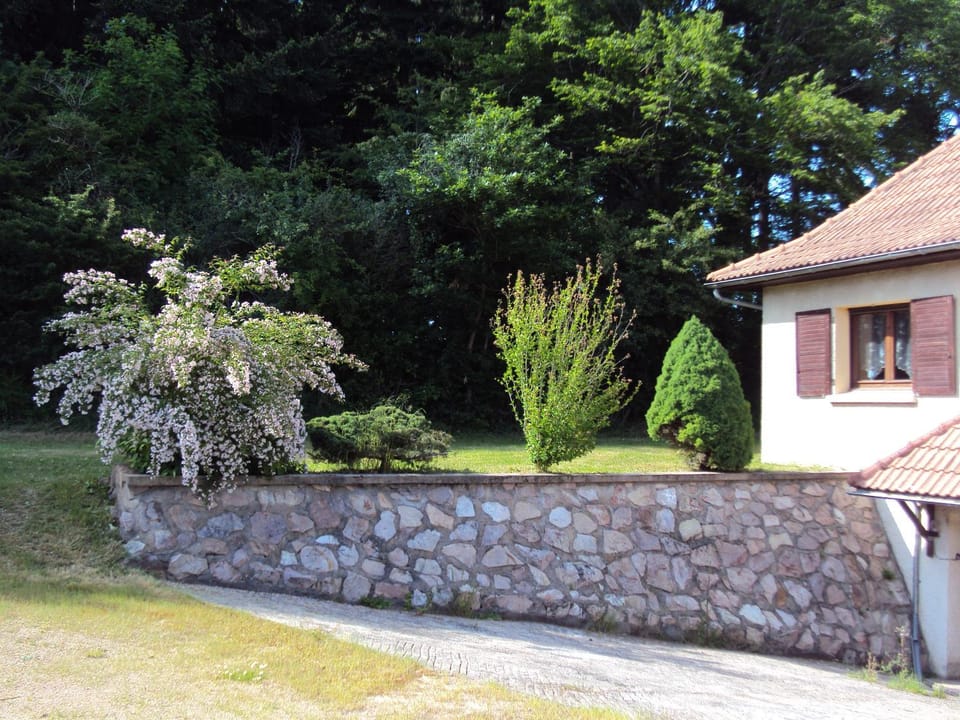 Gite Equipe avec Espace Vert House in Auvergne-Rhône-Alpes