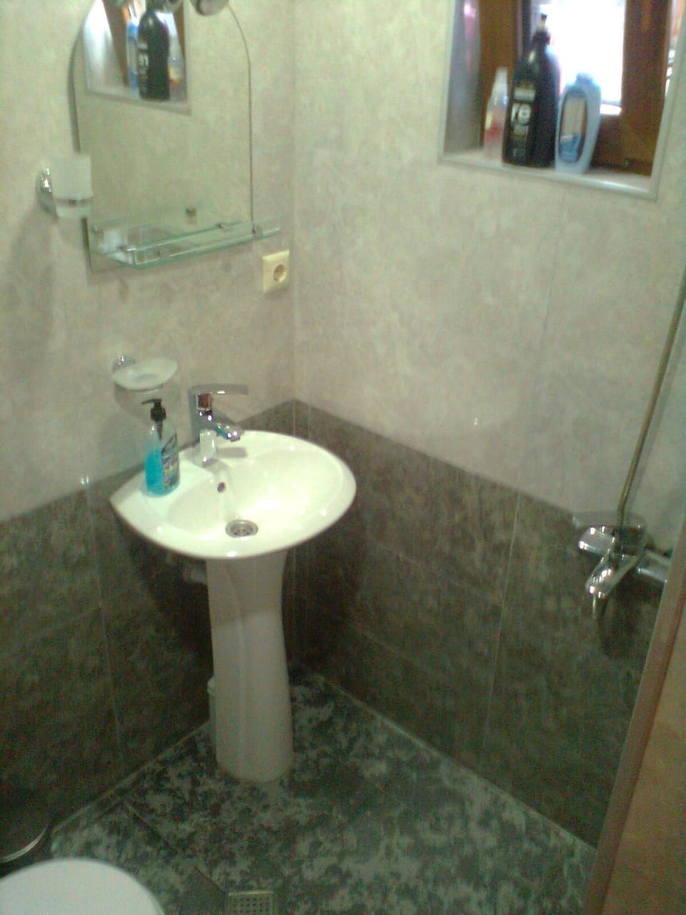 Shower, Toilet
