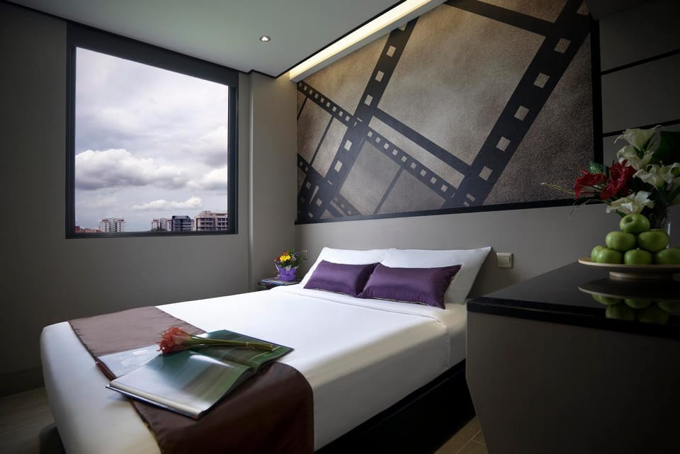 Photo of the whole room, Decorative detail, Bedroom, City view