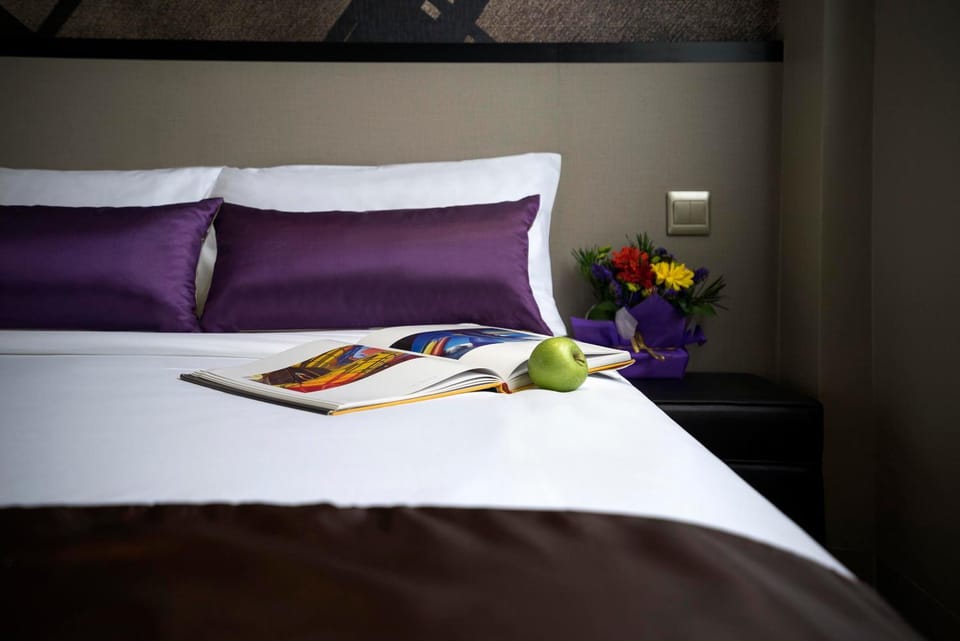 Photo of the whole room, Decorative detail, Bedroom