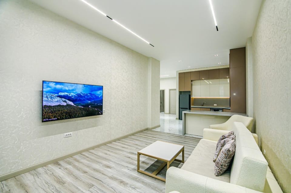 TV and multimedia, Kitchen or kitchenette, Living room, Seating area