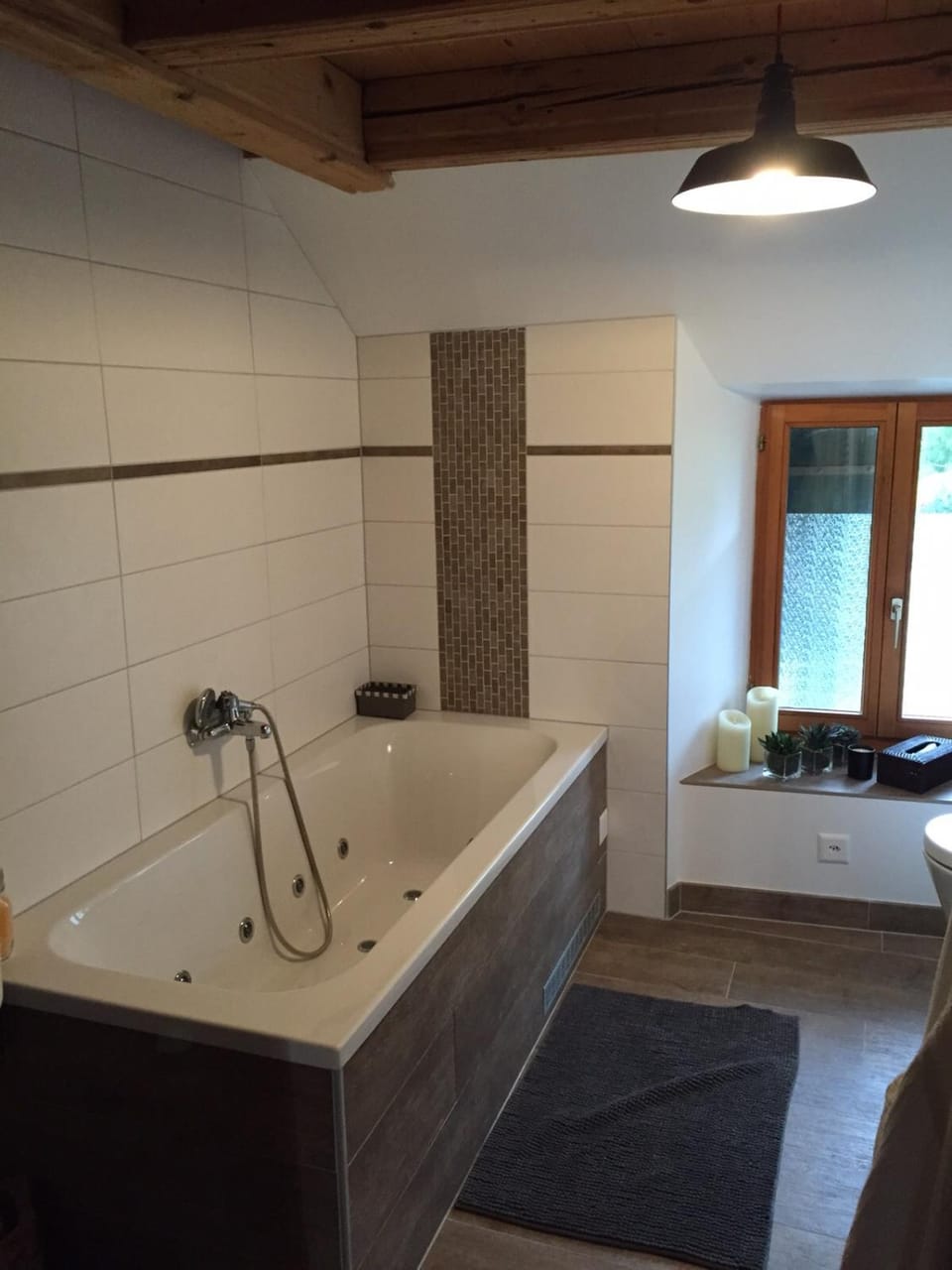 LaMaisonRouge chambre d'hôtes Bed and Breakfast in Neuchâtel, Switzerland