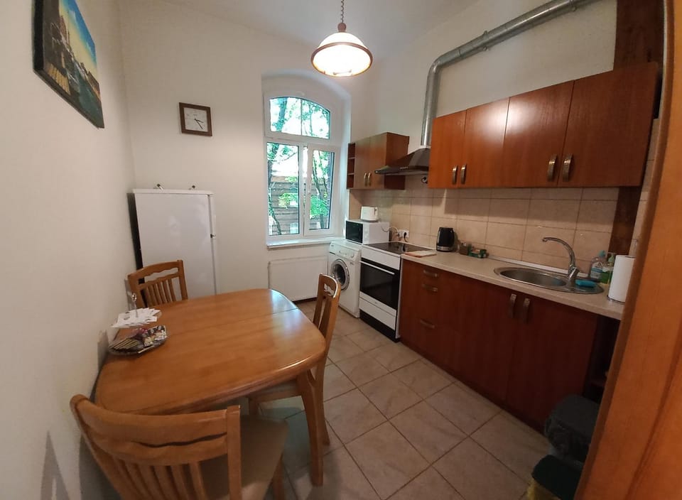 Coffee/tea facilities, stove, toaster, kitchen