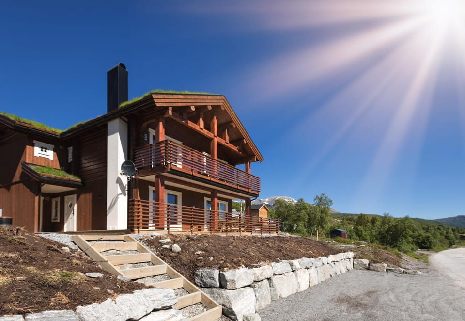 Facade/entrance, Balcony/Terrace, Mountain view