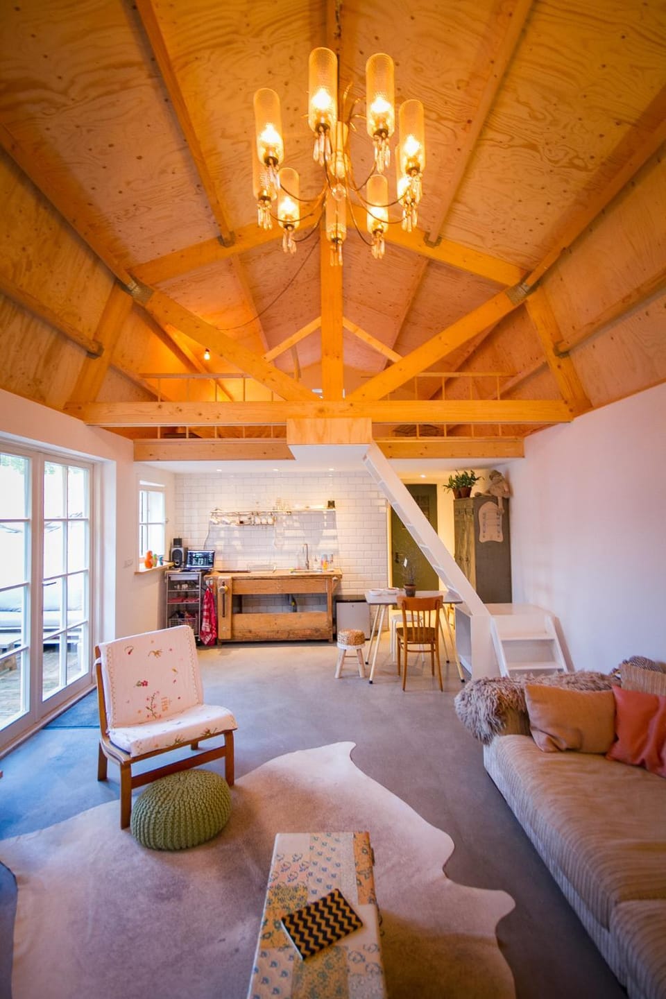 Kitchen or kitchenette, Living room, Seating area, Dining area