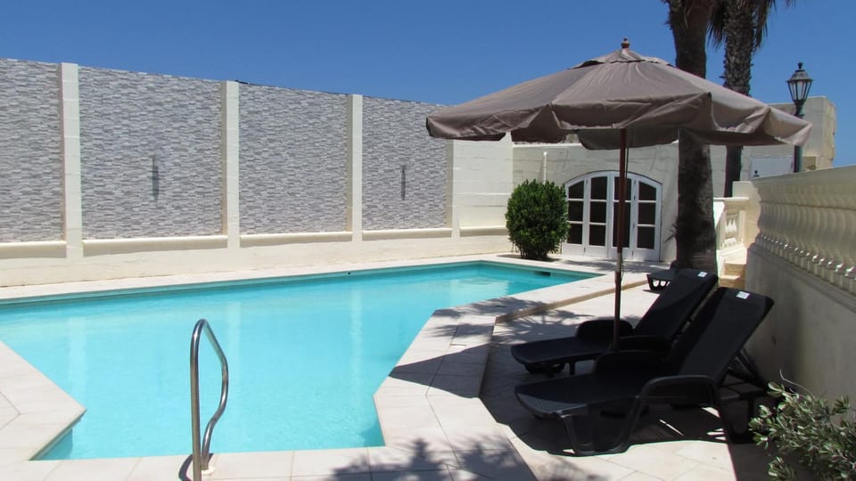 Swimming pool, Swimming pool