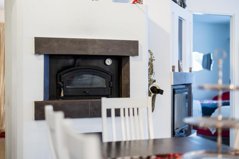 Photo of the whole room, fireplace