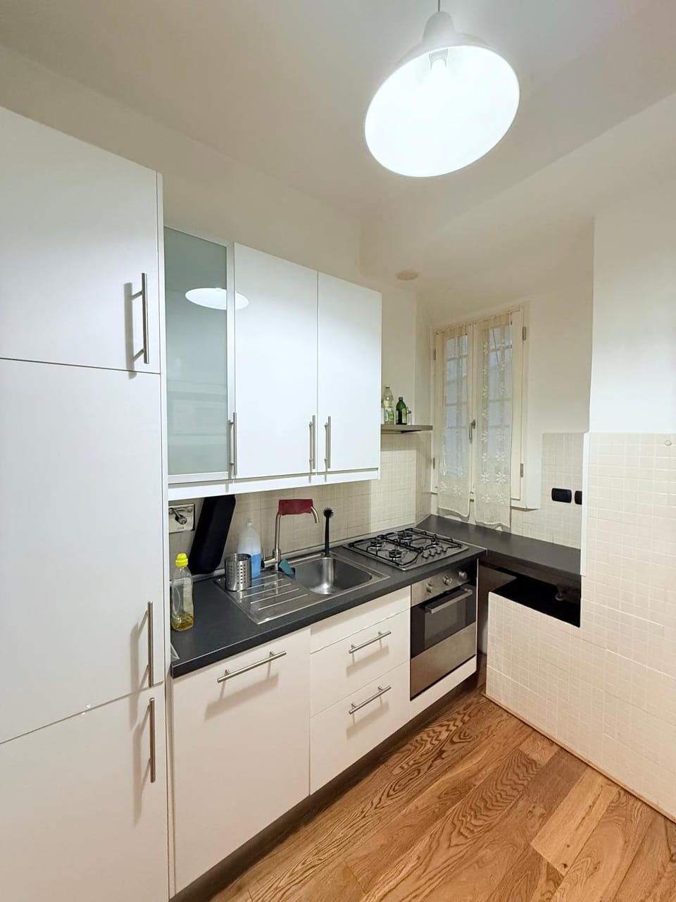 Kitchen or kitchenette, dishwasher, stove