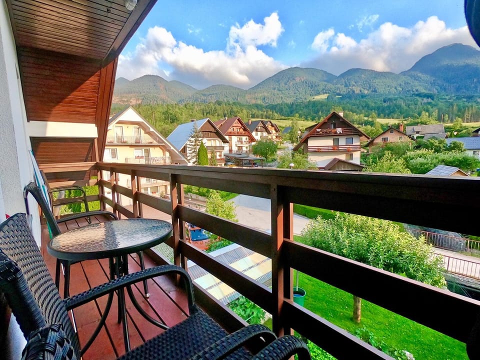 Balcony/Terrace, Garden view, Mountain view, Street view, Inner courtyard view