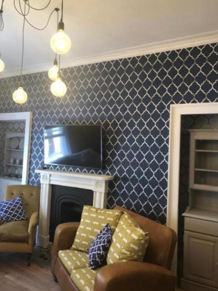 1st floor Georgian flat close to local park and city centre with 1 bedroom and large sofabed in living room Apartment in Bath