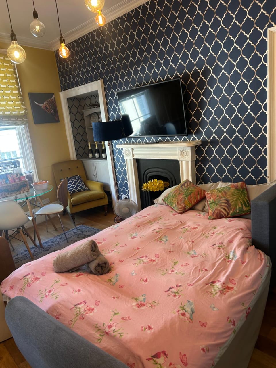 1st floor Georgian flat close to local park and city centre with 1 bedroom and large sofabed in living room Apartment in Bath