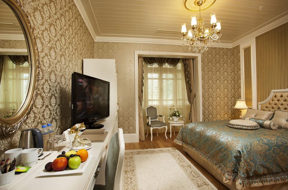 Bed, TV and multimedia, Photo of the whole room