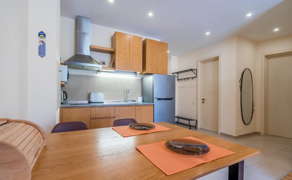 Kitchen or kitchenette, Dining area, kitchen
