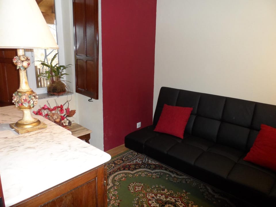 Bed, Seating area