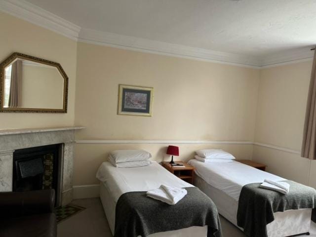 The Admiral Cunningham Hotel Inn in Bracknell