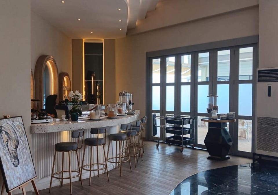 Restaurant/places to eat, Seating area