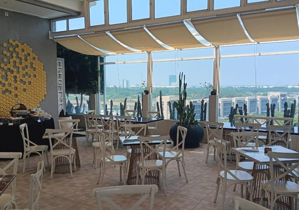 Restaurant/places to eat, Seating area
