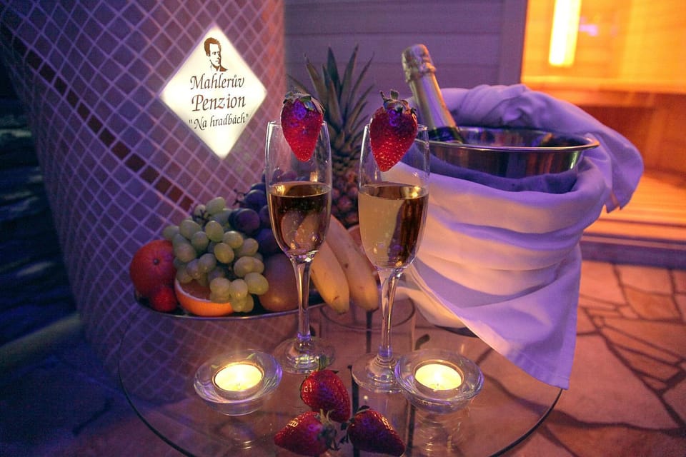 Hot Tub, Massage, Sauna, Steam room, Spa and wellness centre/facilities