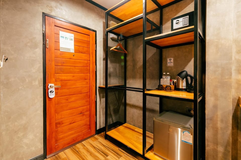 Lanta Chaolay Hostel in Sala Dan