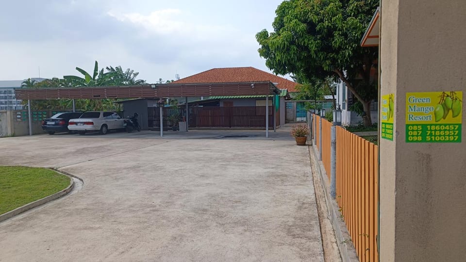 Green Mango Resort Bed and Breakfast in Pattaya City