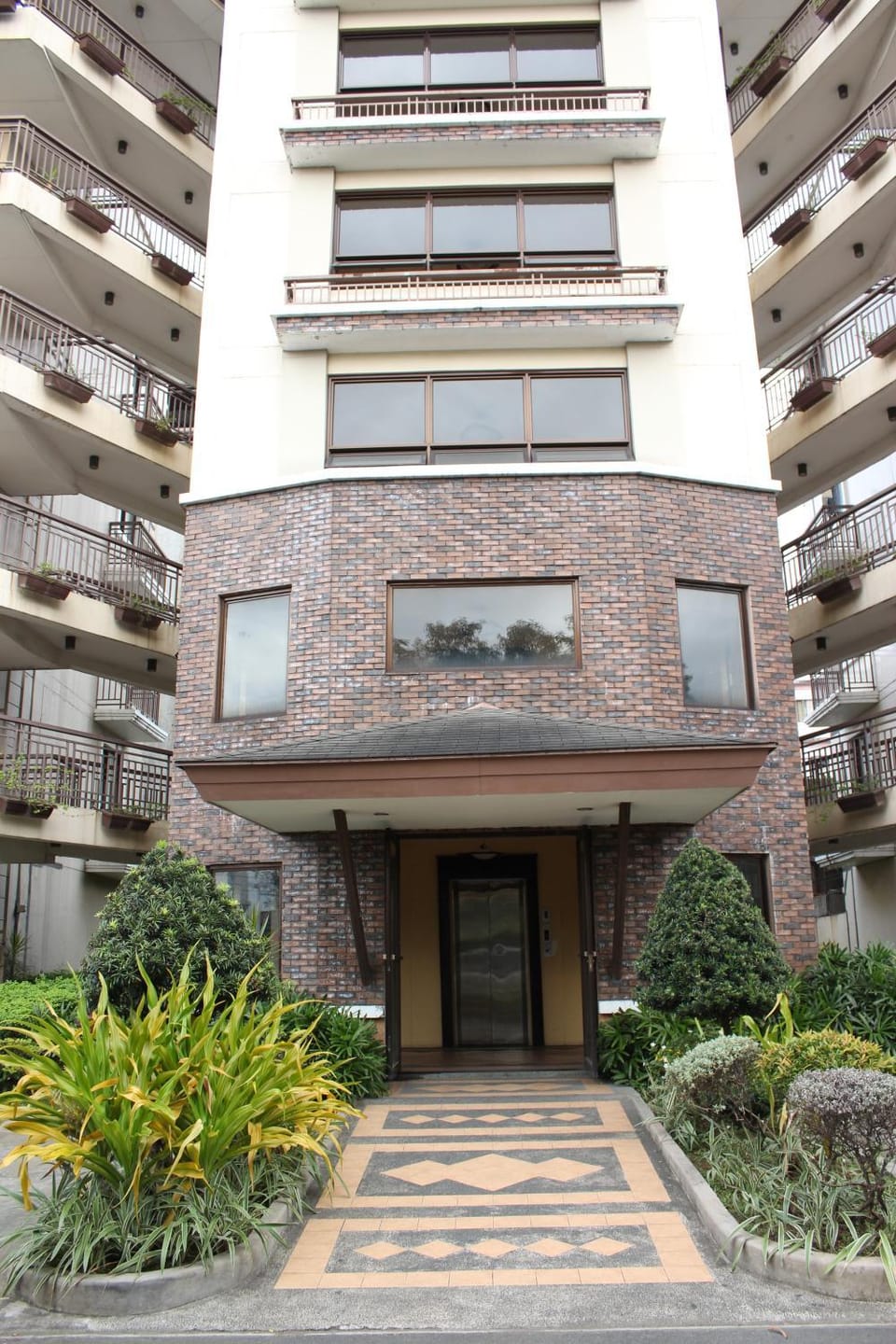 East Ortigas Mansions by MA Apartment in Pasig