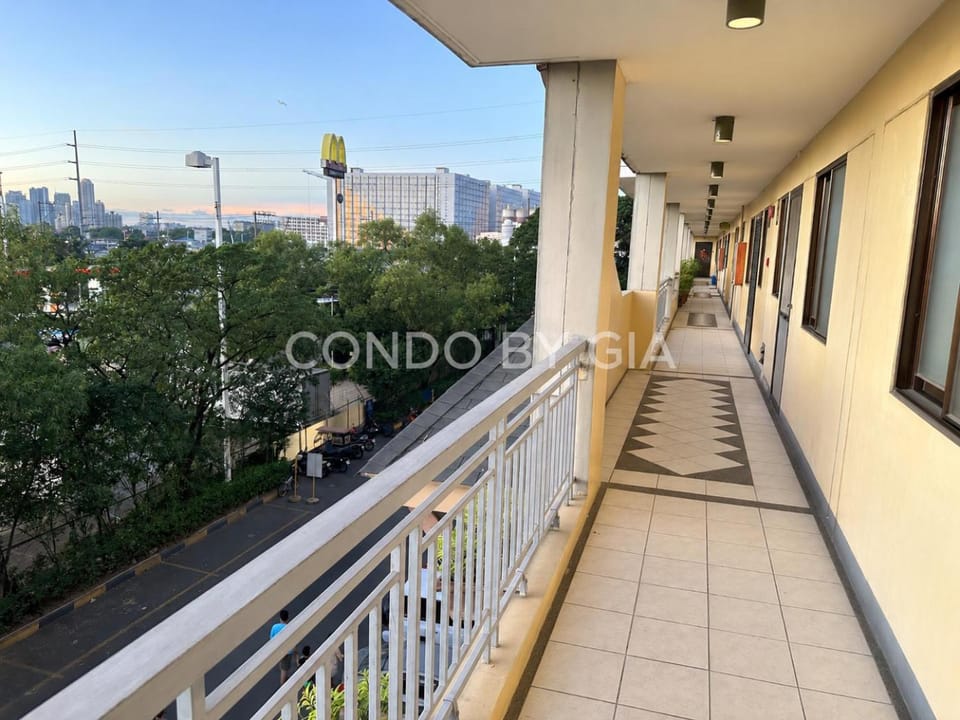 East Ortigas Mansions by MA Apartment in Pasig