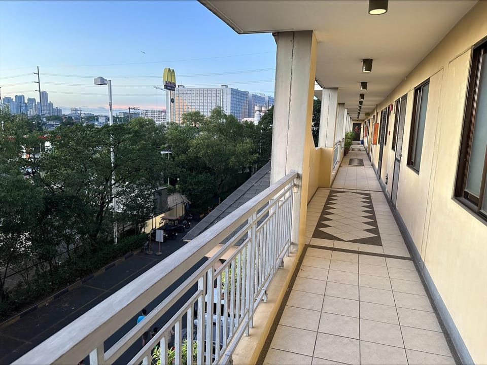 East Ortigas Mansions by MA Apartment in Pasig