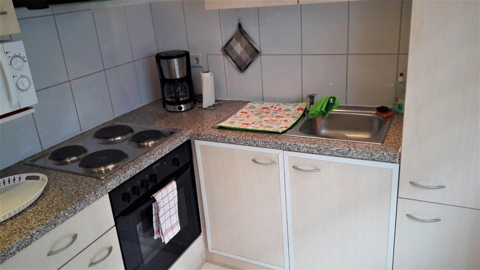 Kitchen or kitchenette, pet friendly, stove