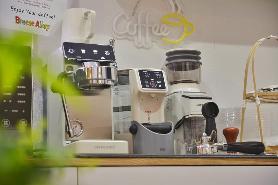 Restaurant/places to eat, Coffee/tea facilities, minibar, Internal: Not applicable to any particular room
