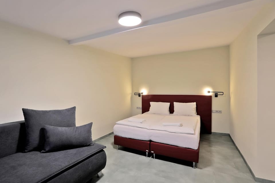 Photo of the whole room, Bedroom