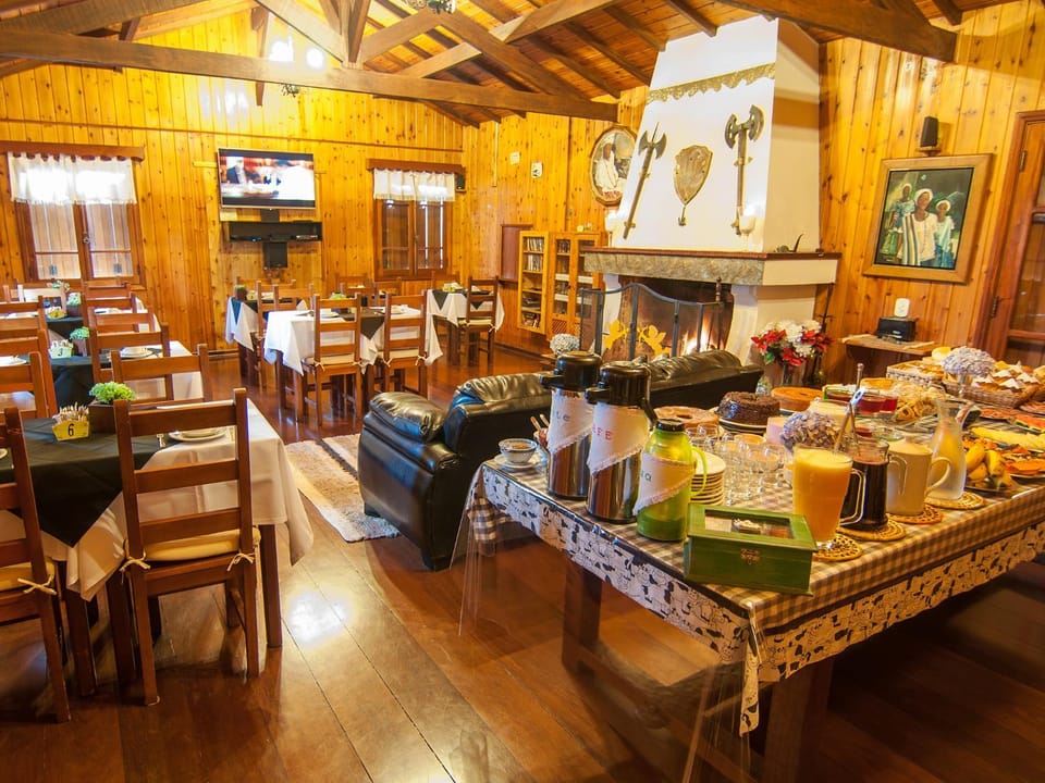 Restaurant/places to eat, Buffet breakfast