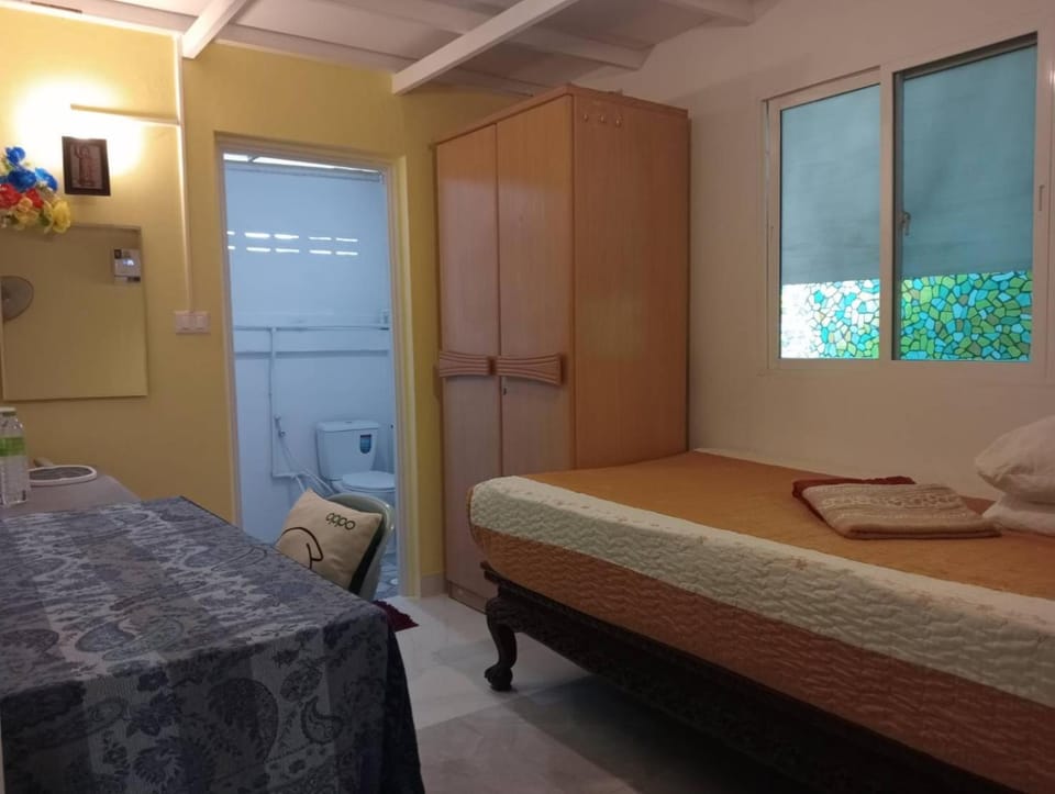 Young and Beautiful Bed and Breakfast in Bangkok