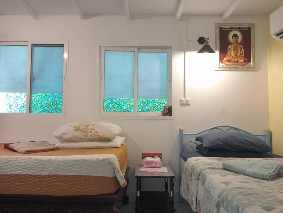 Young and Beautiful Bed and Breakfast in Bangkok