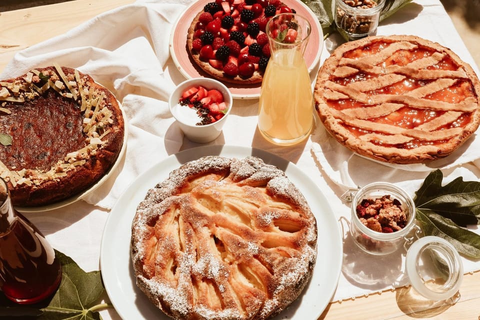 Food and drinks, Breakfast, Continental breakfast, Dinner, Drinks