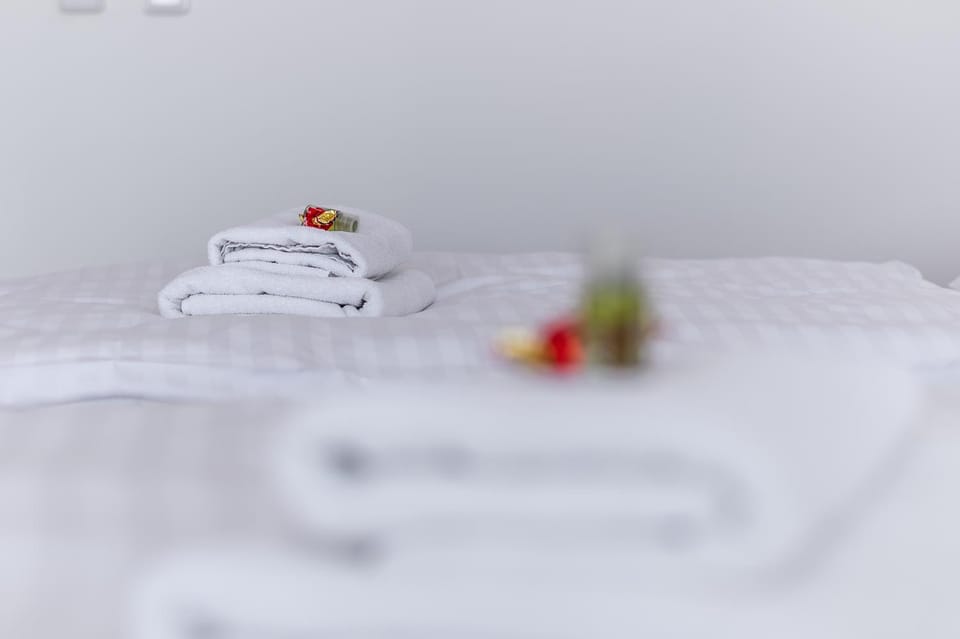 Bed, Photo of the whole room, Bedroom, towels