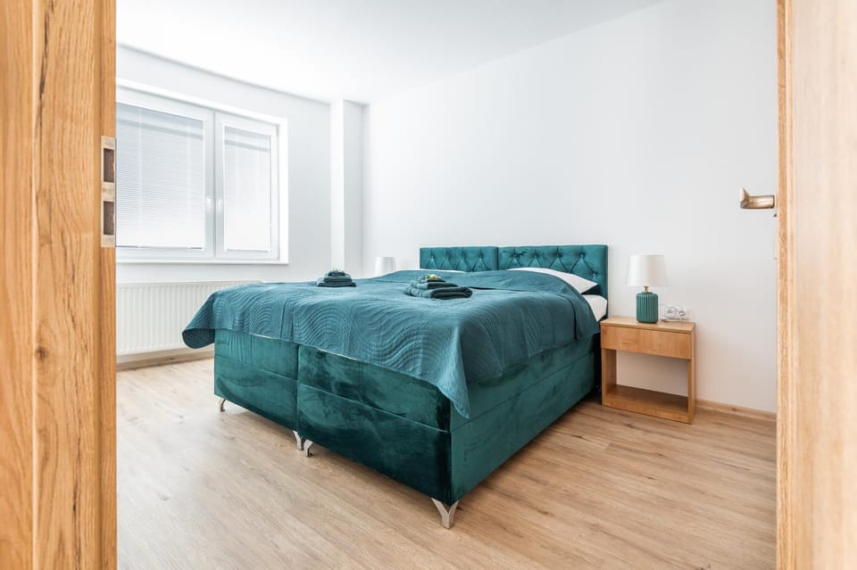 Bed, Photo of the whole room, Bedroom, towels