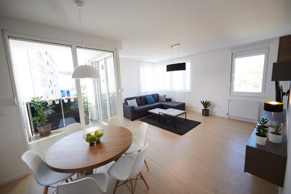 Living room, Dining area