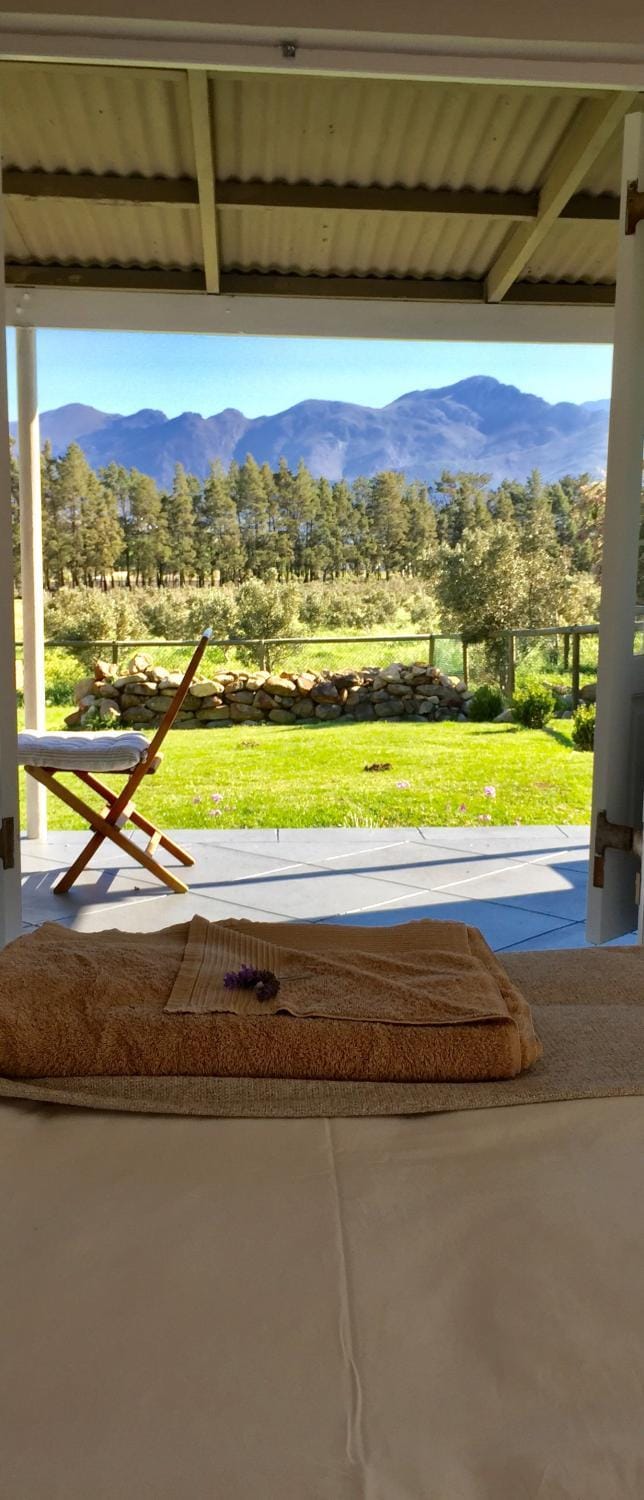 Neighbourhood, Natural landscape, Garden, Bedroom, Garden view, Mountain view