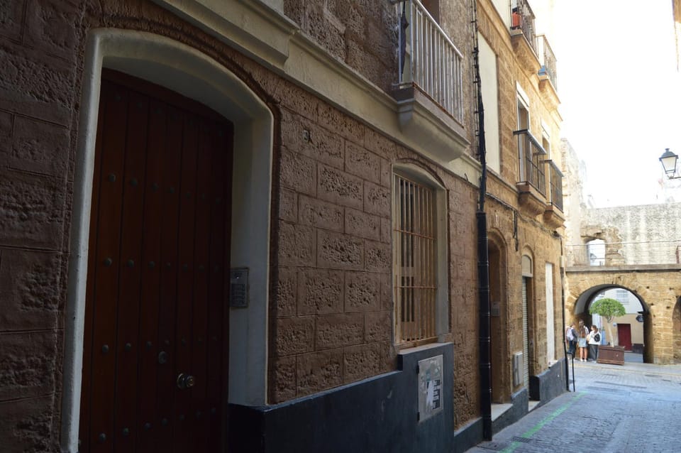 Property building, Nearby landmark, Neighbourhood