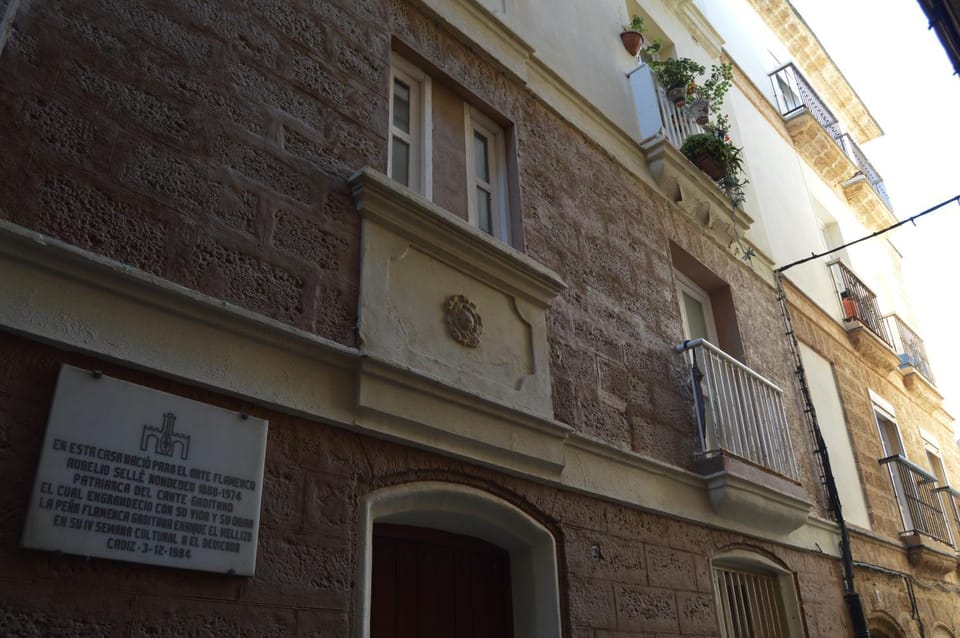 Property building, Nearby landmark, Neighbourhood