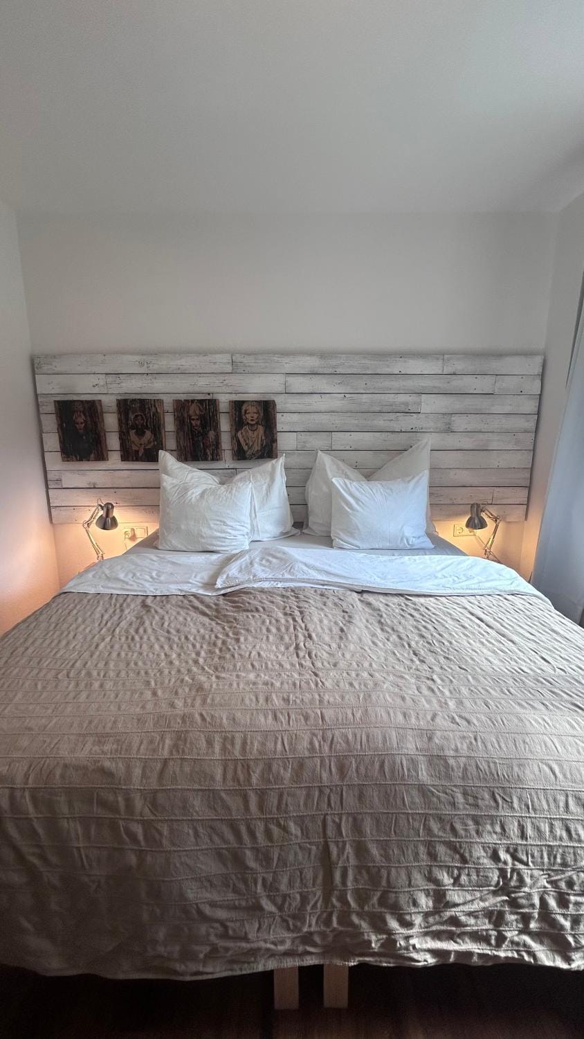 Bergwohnung mit Balkon - 2 Schlafzimmer, Parkplatz, direkt an Wanderwegen Apartment in Vorarlberg, Austria