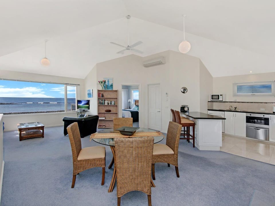A Top Deck Apartment in Port Fairy